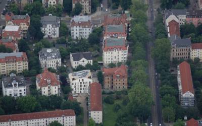 Flug über das Adventhaus und die Stadt Dresden