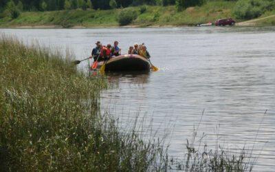 Mit dem Schlauchboot auf der Elbe unterwegs