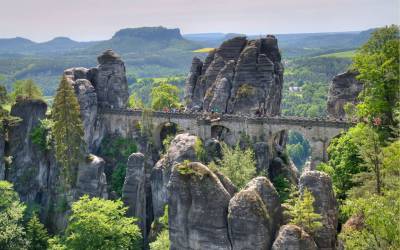 Wir bleiben in Verbindung – Brücken statt Mauern