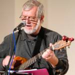 Jörg Zacharias singt zur Gitarre