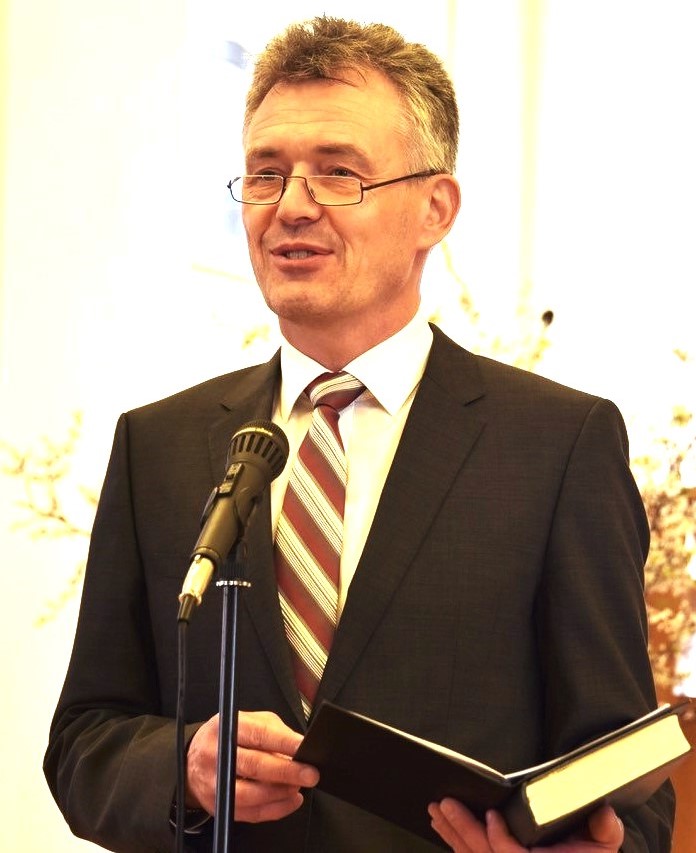 Pastor Simon Krautschick