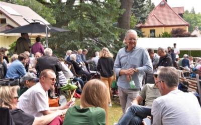 Gemeinsamer Gottesdienst auf dem Sonnenhof