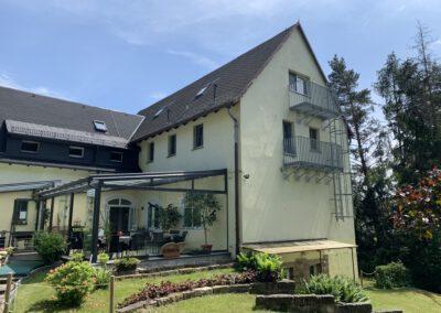 Haus in grüner Lage
