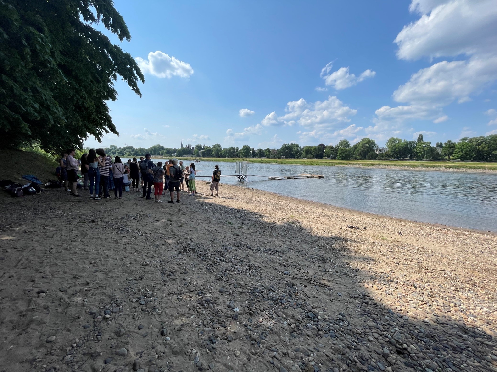 Taufgottesdienst an der Elbe in Johannstadt