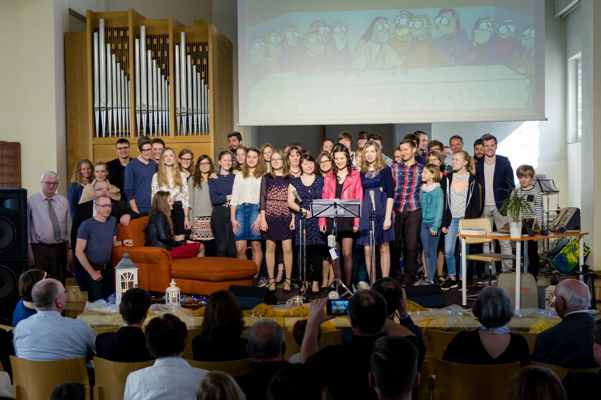 Jugendaufnahmegottesdienst Thema: "Wir bauen ein Haus" -> geänderte Anfangszeit